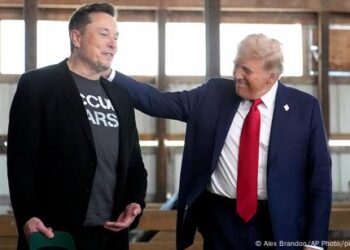 Trump quiere que Musk sea “más agresivo” en los recortes del gobierno de EU