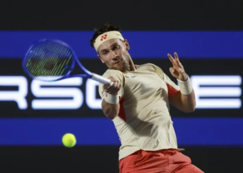 Casper Ruud luce en el primer día del Ultimate Tennis Showdown Guadalajara