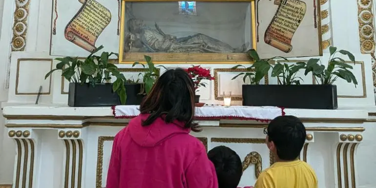 Una momia española de casi 1.800 años atrae a fieles católicos