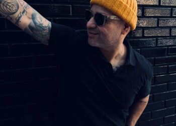 MXTX (Mota) lanza su nuevo sencillo “Amor a Mar, una emotiva y tropical canción que explora la distancia y la conexión con el mar”