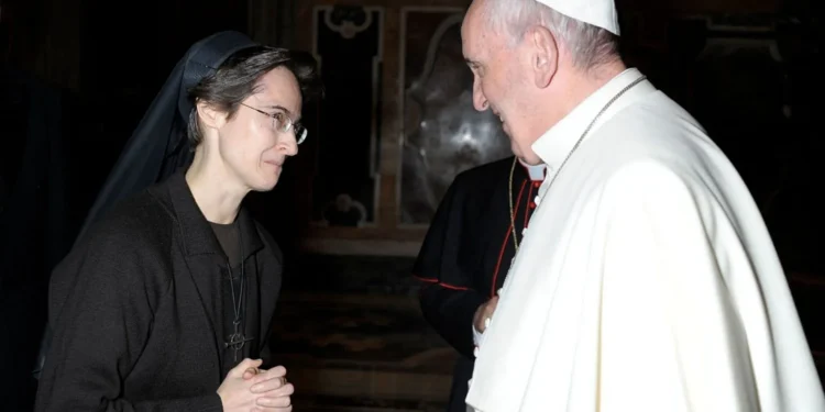 Sheinbaum llama progresista al papa Francisco