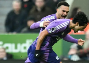 Raúl Jiménez anota y Fulham vence al Newcastle en la Premier League