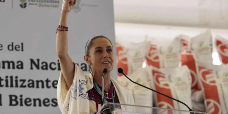 Sheinbaum reitera apoyo a migrantes mexicanos en EU y destaca fortaleza de consulados