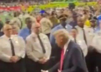 Trump se convierte en el primer presidente de EU en asistir a un Super Bowl