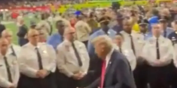 Trump se convierte en el primer presidente de EU en asistir a un Super Bowl