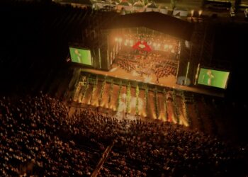 UNA NOCHE PARA LA HISTORIA: LOS AUTÉNTICOS DECADENTES DESLUMBRARON EN UN CONCIERTO SINFÓNICO JUNTO A LA ORQUESTA FILARMÓNICA DE MENDOZA