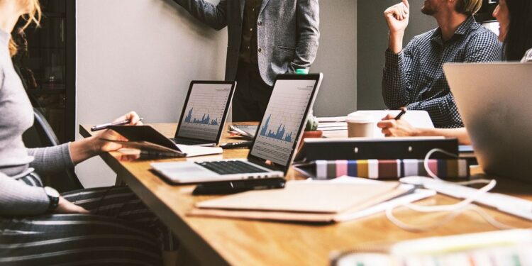 HubSpot presenta: 4 indicadores clave para evaluar el uso efectivo de la IA en las empresas mexicanas