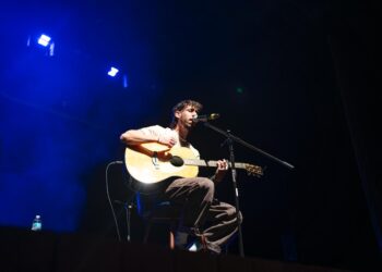 JAVI ROBLES CELEBRA UNA NOCHE HISTÓRICA EN EL FESTIVAL VERSOS Y RAÍCES DE CUERNAVACA