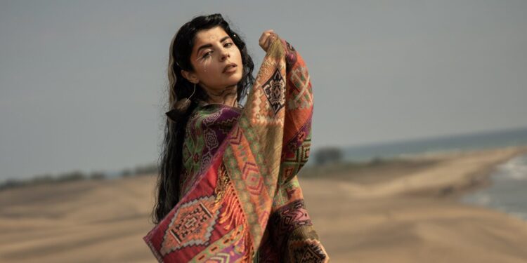 NIKKI FÖLK PRESENTA SU CANCIÓN “CANTO SAGRADO” UN RECORDATORIO DEL PRESENTE COMO ESPACIO SAGRADO