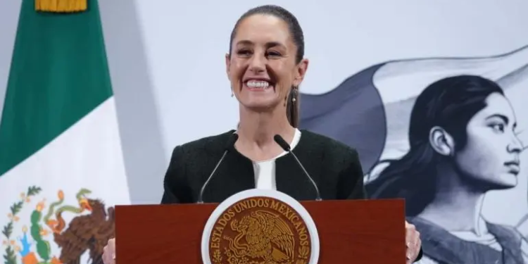 Destaca Sheinbaum respeto en llamada con Trump y anuncia festival en el Zócalo