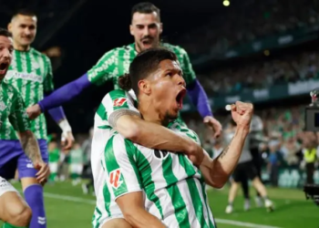 Betis doblega al Sevilla en el clásico y suma seis triunfos consecutivos