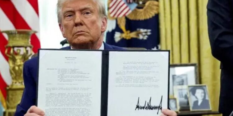 Trump: Los aranceles a México y Canadá “podrían subir” con el tiempo