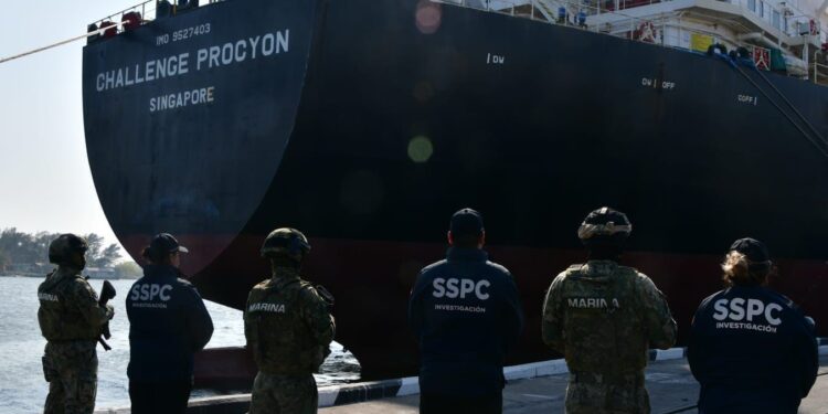 Marina asegura cargamento histórico de combustible robado en Tamaulipas