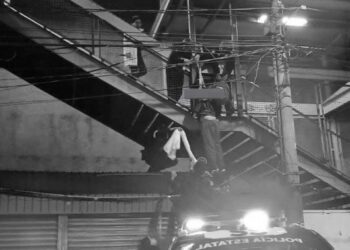 Hallan cuerpo colgado en escaleras del Metro Olímpica, Línea B