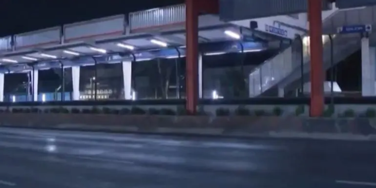 Hombre se arroja a las vías del Metro General Anaya y fallece