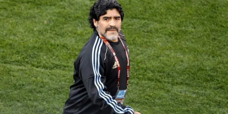 Tres policías rendirán testimonio en juicio por la muerte de Maradona