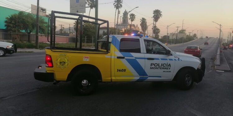 Policía de Monterrey muere en ataque armado; agresor huyé en su patrulla