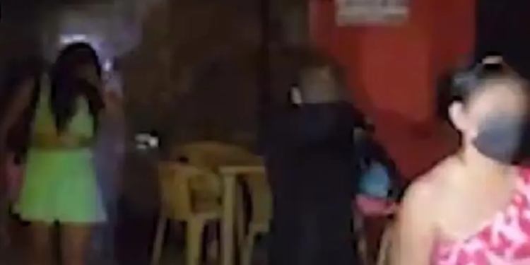 Rescatan en QRoo a 14 mujeres víctimas de trata en dos bares de Cozumel