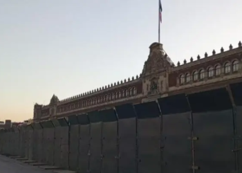 Vallas en Palacio Nacional, para ‘proteger a las policías’ en el 8M: Sheinbaum