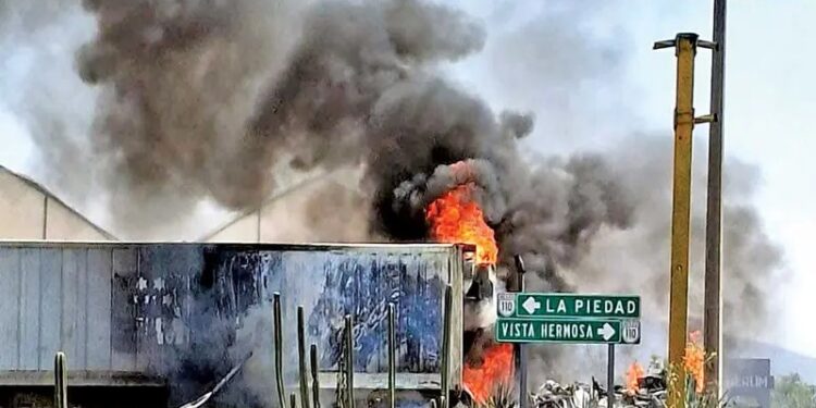 Se desatan quemas y bloqueos; afecta a al menos 14 municipios