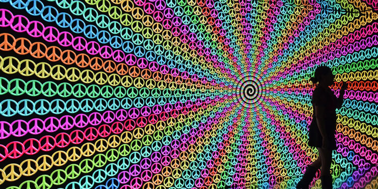 Party Across Time, Experiencia Inmersiva que Conecta la Música y la Fiesta de Distintas Épocas