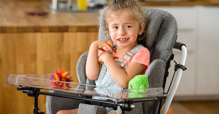 Carriolas “de empuje” ideales para infancias con dificultades neurológicas y posturales
