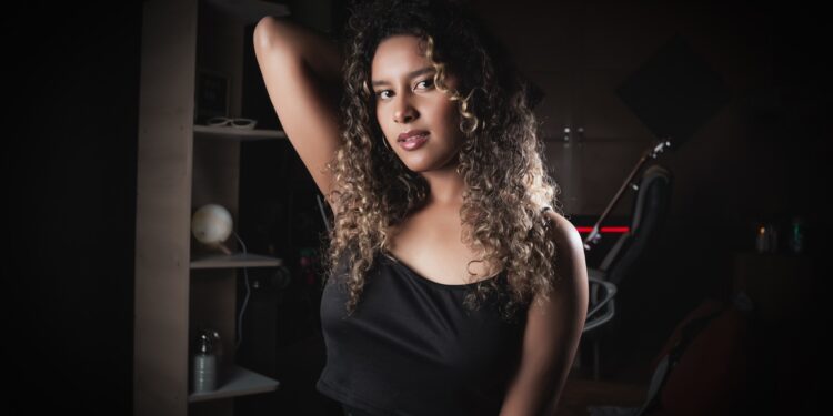 MALENNA, LA PRIVILEGIADA VOZ COLOMBIANA PRESENTA EN MÉXICO SU NUEVO SENCILLO “ME ENCANDILÓ TU LUZ”