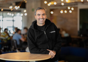 De la banca tradicional a emprendedor: la historia del exbanquero que creó una ﬁntech para modernizar la experiencia de cobro