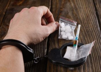 EU transfiere a México a 13 connacionales condenados por tráfico de drogas