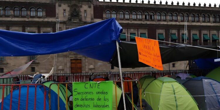 CNTE mantiene plantón en centro de CDMX; prevén asambleas para este sábado