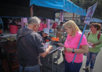 Mari Tania Castillo Serrato acerca sus propuestas a la comunidad universitaria