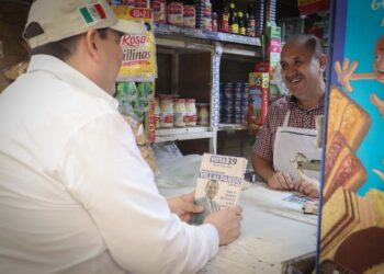 Raymundo Villalpando recorre mercados de Azcapotzalco e invita a la reflexión ciudadana
