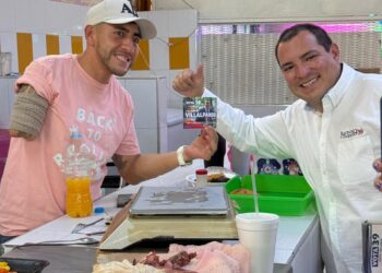 Raymundo Villalpando visita el Mercado Anáhuac y comparte sus propuestas