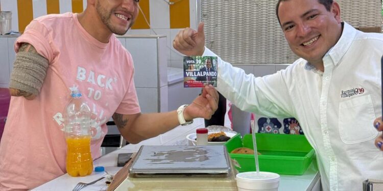 Raymundo Villalpando visita el Mercado Anáhuac y comparte sus propuestas