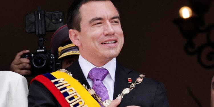 Daniel Noboa jura un segundo mandato en Ecuador con promesa de lucha contra el narcotráfico