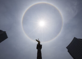 Bellas postales: raro fenómeno sorprendió hoy a CDMX
