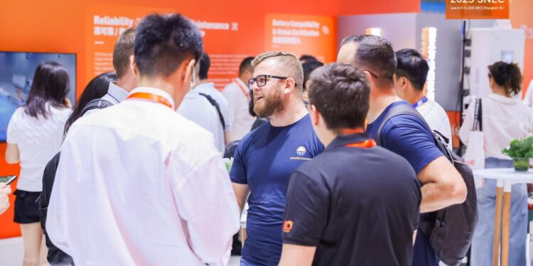 SOLIS CELEBRA 20 ANIVERSARIO CON INNOVACIONES UNICAS EN SNEC