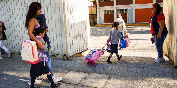 Calendario SEP da la sorpresa y alarga dos periodos vacacionales