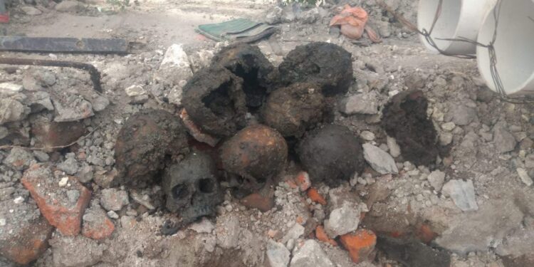 Hallan restos humanos en Paseo de la Reforma; indagan si son de antiguo panteón