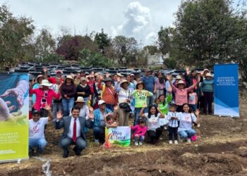 Realizan donación para llevar agua a comunidades rurales de Querétaro