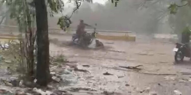 Huracán Flossie y el monzón mexicano dejan inundaciones en Sinaloa