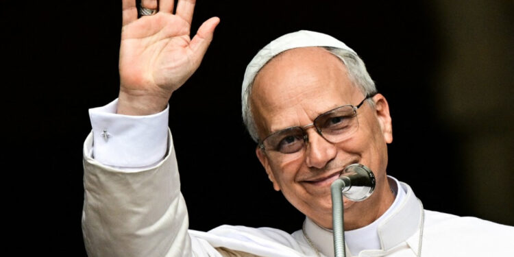 Papa León XIV revive tradición y celebra Ángelus en Castel Gandolfo