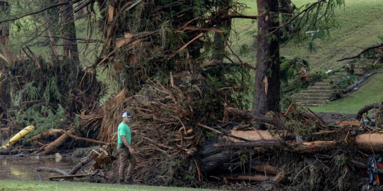 Número de muertos por inundaciones en Texas se eleva a 78; rescatistas buscan a desaparecidos